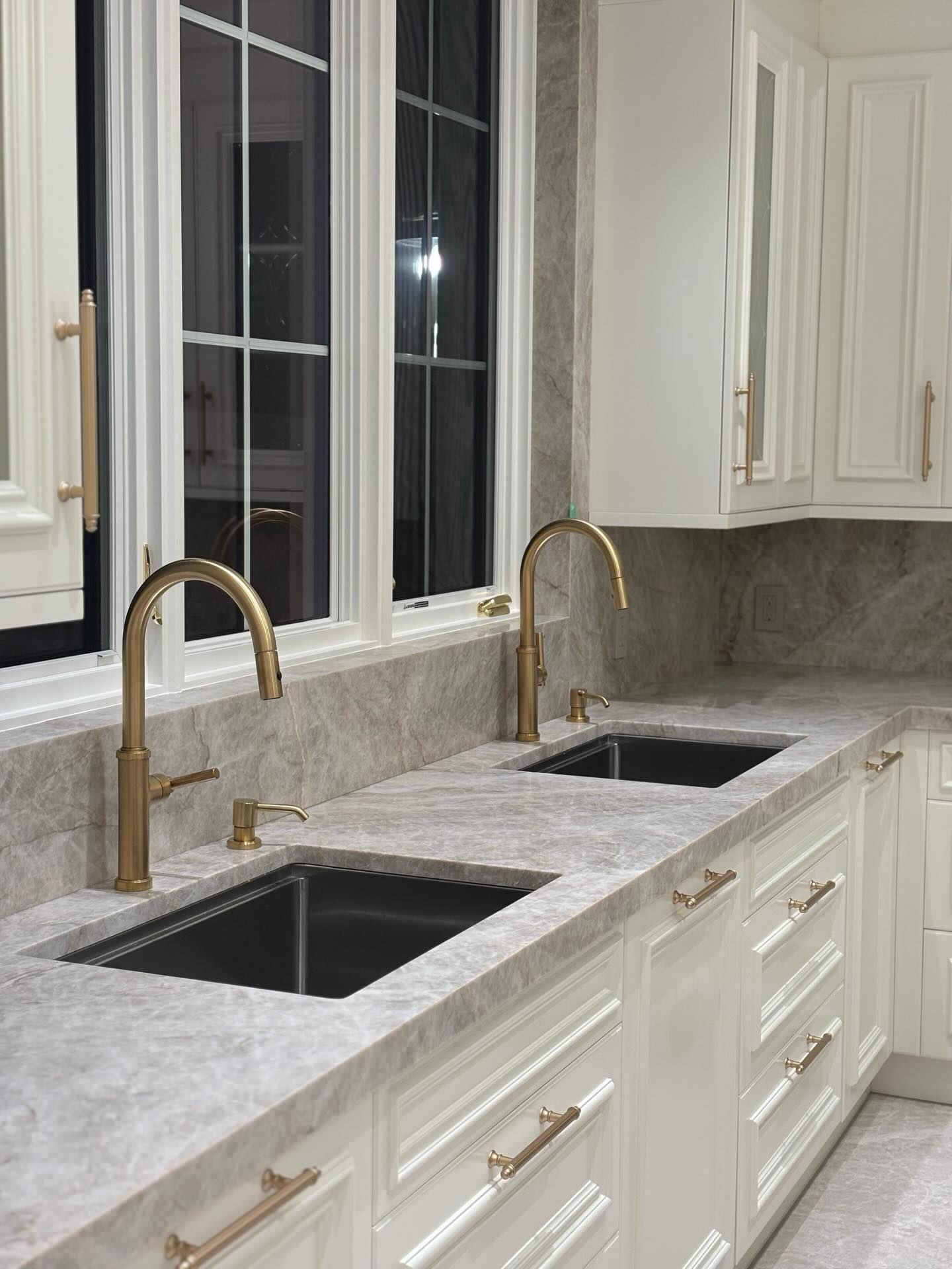 Taj Mahal by Fine Stone Works